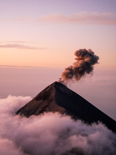 九游会视角:极氪智能座舱与三电技术如何定义豪华电动新标杆