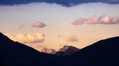 智能驾驶浪潮下:理想汽车如何引领新能源与自动驾驶技术融合趋势